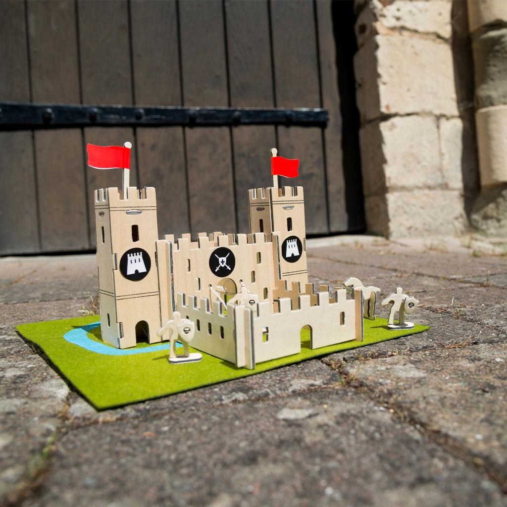 APPLES TO PEARS CASTLE IN A TIN