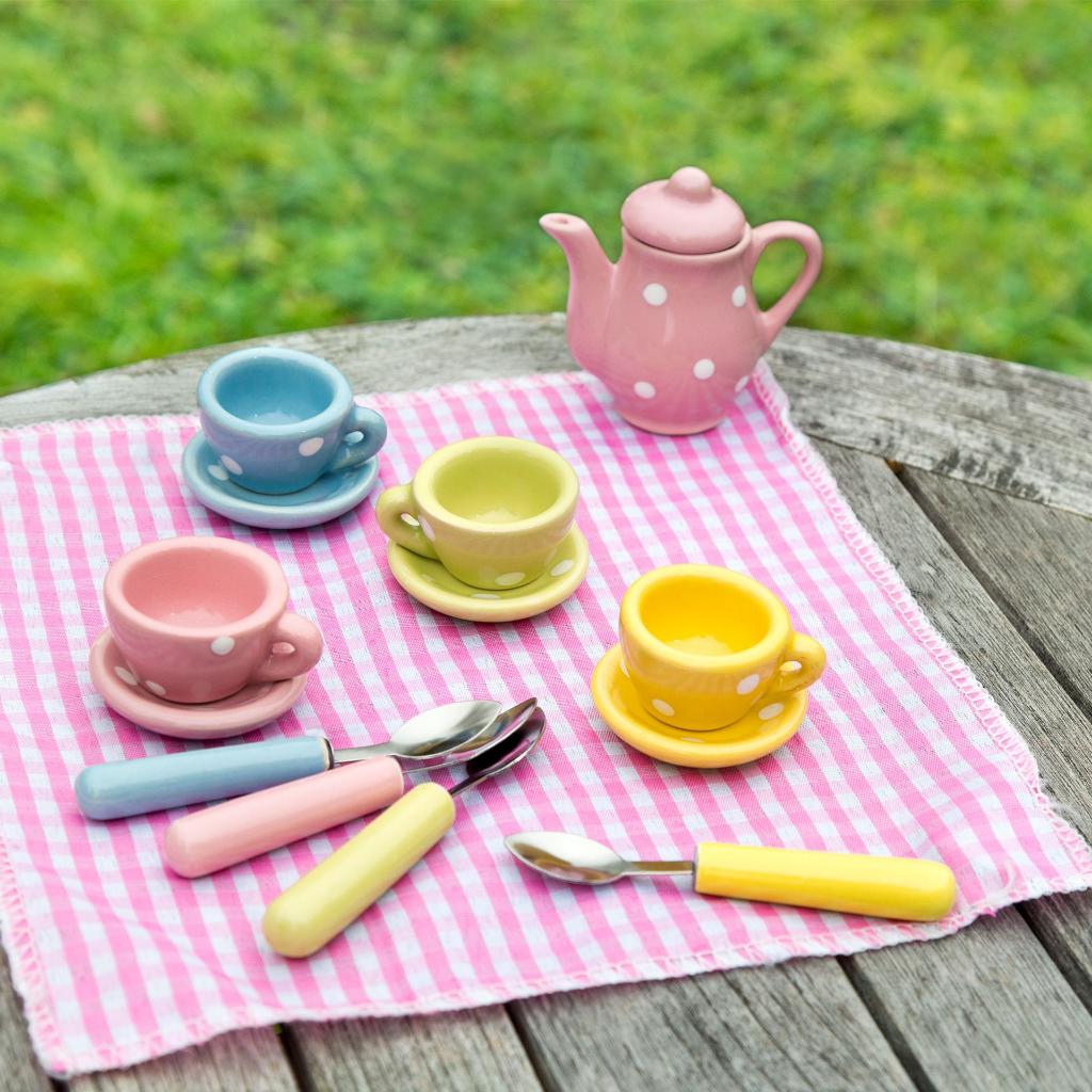 APPLE TO PEARS TEA PARTY IN A TIN